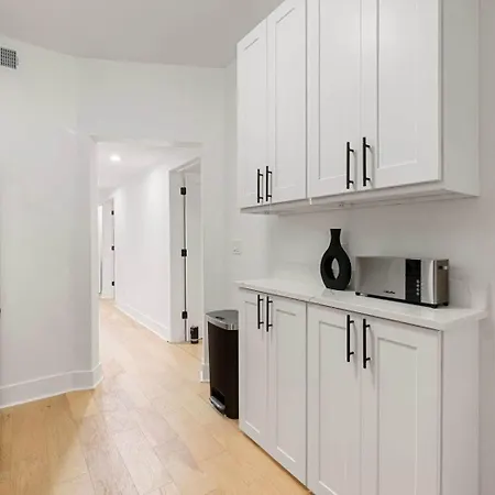 Apartment Steps From Wrigley Field And Michigan Chicago