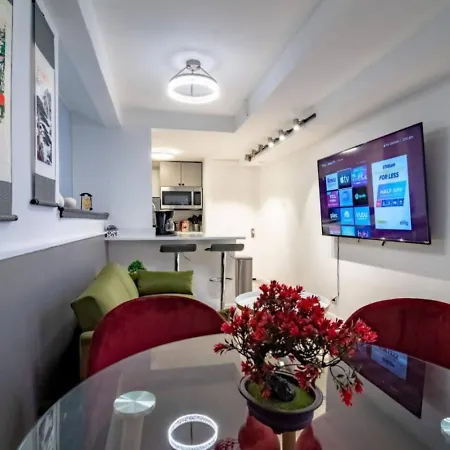 Apartment Gold Coast 2br Near Oak Street