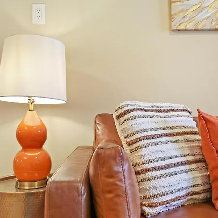 Apartment 2 Bed Near Ohare - Free Garage Parking - Quiet