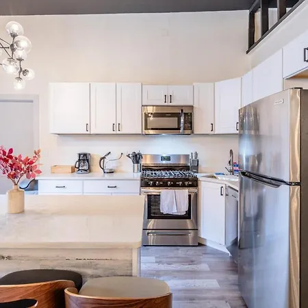 Luxury 5br W/ King Bed & Pool Table Near Chinatown Chicago