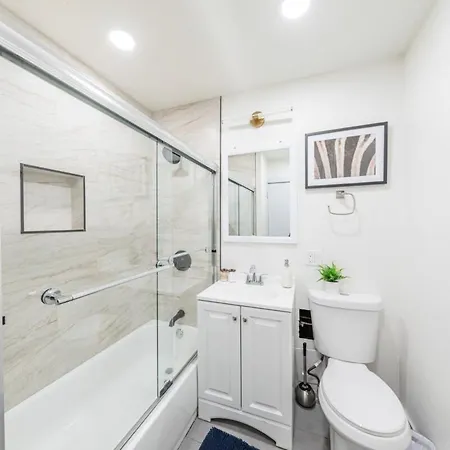 Apartment Luxury 5br W/ King Bed & Pool Table Near Chinatown