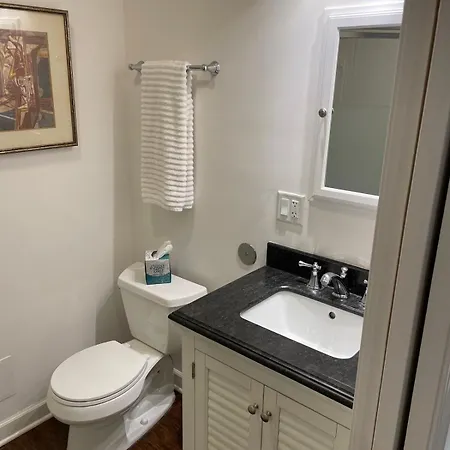 Updated 1 Bedroom In The Location! Chicago