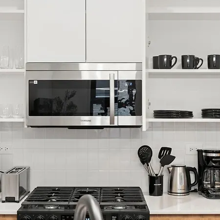 2bd 2ba Condo- Steps To With Gym & Parking