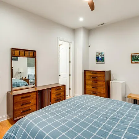 6 Mi To Dtwn: Dog-friendly W/ Hot Tub! Holiday home