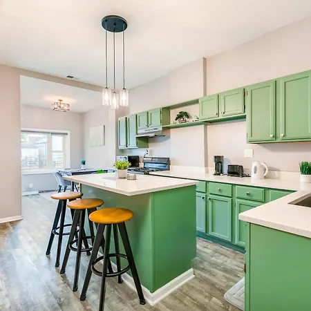 Apartment Logan Sq 4br - Free Parking - Near Nightlife & Dt