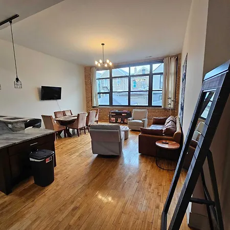4 Bedroom Sleeps 20 People *