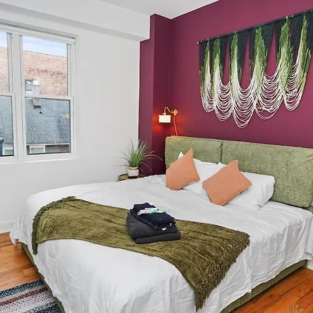 Pilsen 6br Getaway With Game Room, Gym & Paid Parking Near Soldier Field & Mccormick Place Apartment *