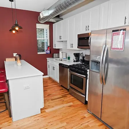 Modern 4br Pilsen Retreat Near Illinois Medical District & Downtown