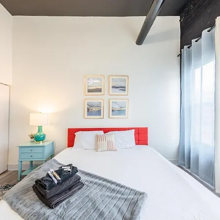 Apartment Luxury 5br W/ King Bed & Pool Table Near Chinatown