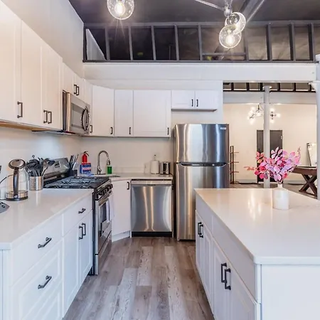 Luxury 5br W/ King Bed & Pool Table Near Chinatown Apartment *