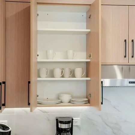 Welcoming Month Long 2bd 2ba With Parking Apartment