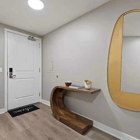 Apartment The Bernadin- Designer 3br Center With Balcony