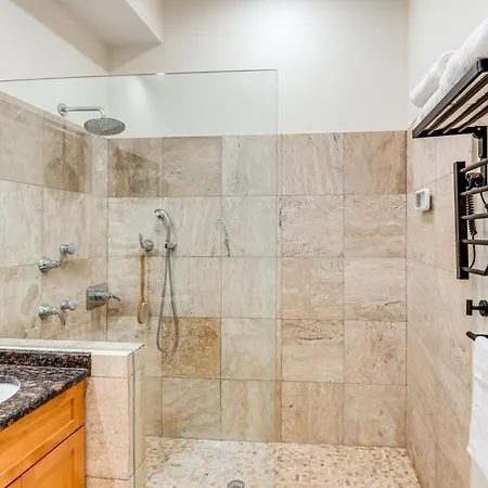Holiday home 6 Mi To Dtwn: Dog-friendly W/ Hot Tub! *