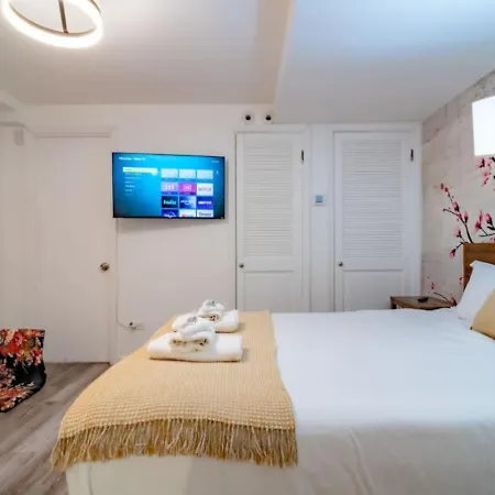 Gold Coast 2br Near Oak Street *