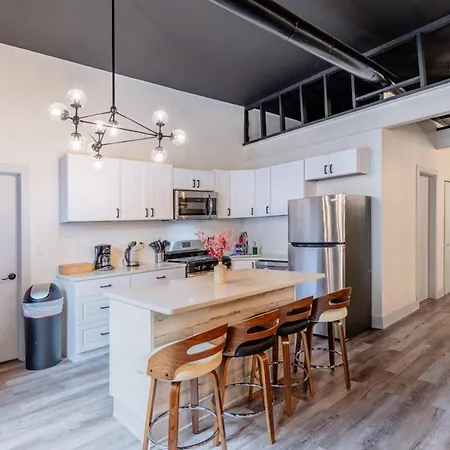 Apartment Luxury 5br W/ King Bed & Pool Table Near Chinatown