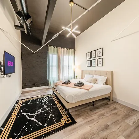 Apartment Luxury 5br W/ King Bed & Pool Table Near Chinatown Chicago