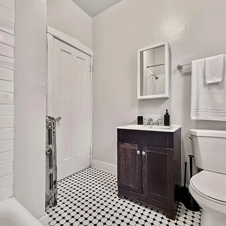 3br Spacious In - Newgard Rep