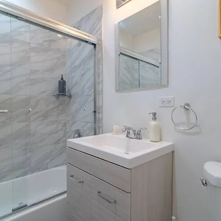 Spacious 3br 420-friendly | Mccormick & Uic Campus Apartment *