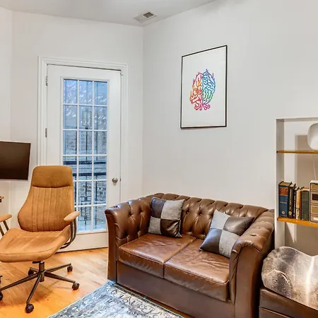 Holiday home 6 Mi To Dtwn: Dog-friendly W/ Hot Tub! *