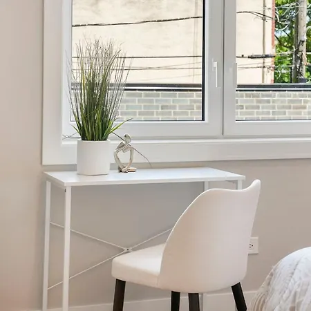 Modern By Med District With Parking & Laundry *