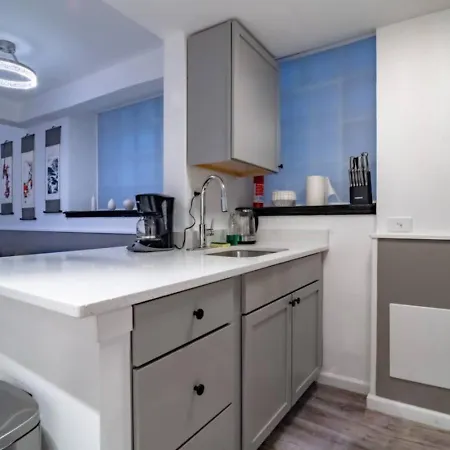 Apartment Gold Coast 2br Near Oak Street