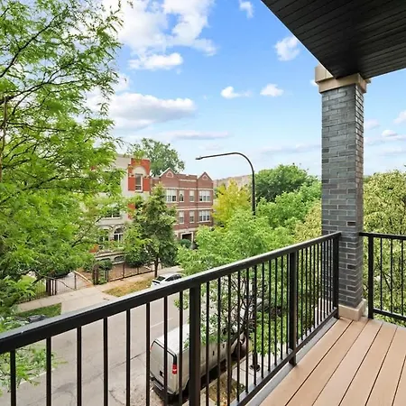 Comfy 3-bd Near United Center With Balcony Apartment *