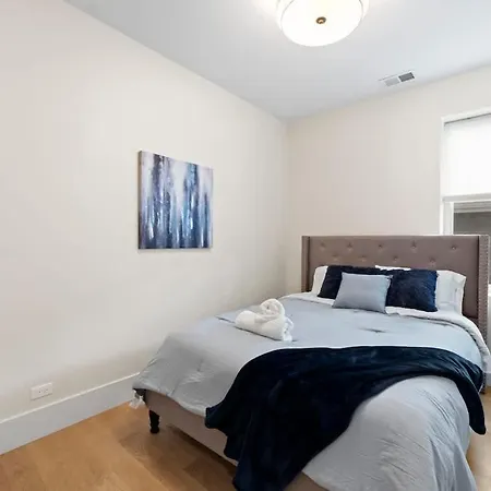 Comfy 3-bd Near United Center With Balcony Apartment *