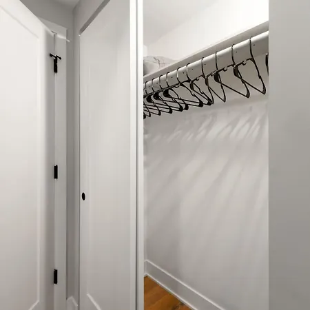 2bd 2ba Condo- Steps To With Gym & Parking