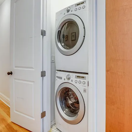 6 Mi To Dtwn: Dog-friendly W/ Hot Tub! Holiday home *
