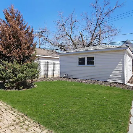 2 Bed Near Ohare - Free Garage Parking - Quiet *