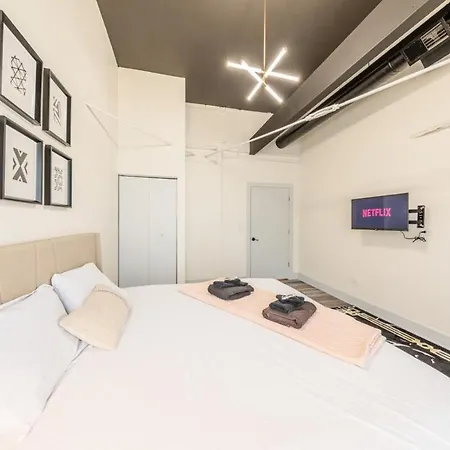 Apartment Luxury 5br W/ King Bed & Pool Table Near Chinatown Chicago