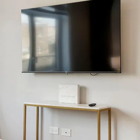 Apartment Welcoming Month Long 2bd 2ba With Parking