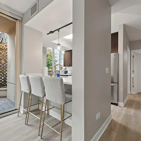 Apartment The Bernadin- Designer 3br Center With Balcony