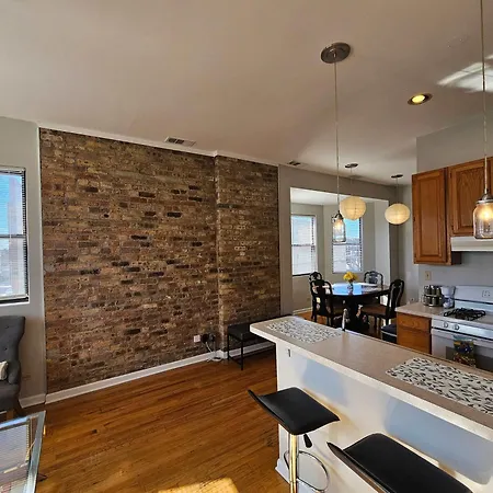 Apartment Two Bedroom West Loop *