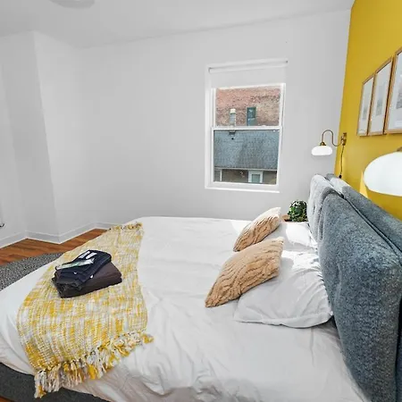 Apartment Pilsen 6br Getaway With Game Room, Gym & Paid Parking Near Soldier Field & Mccormick Place