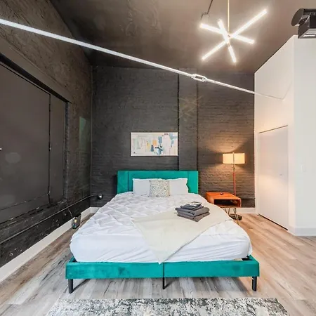 Luxury 5br W/ King Bed & Pool Table Near Chinatown Apartment