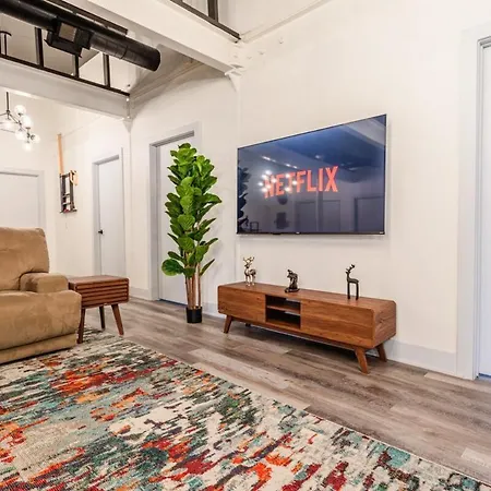 Luxury 5br W/ King Bed & Pool Table Near Chinatown Apartment Chicago