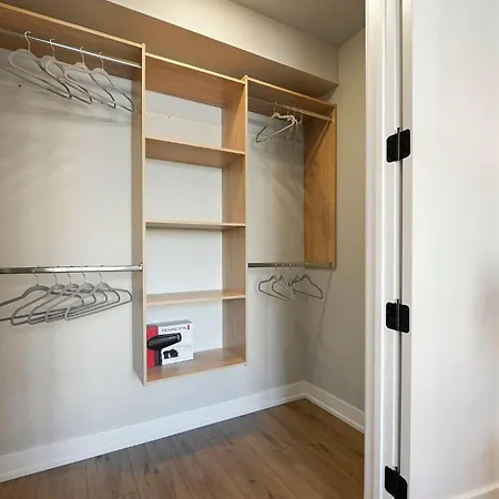 Welcoming Month Long 2bd 2ba With Parking Chicago