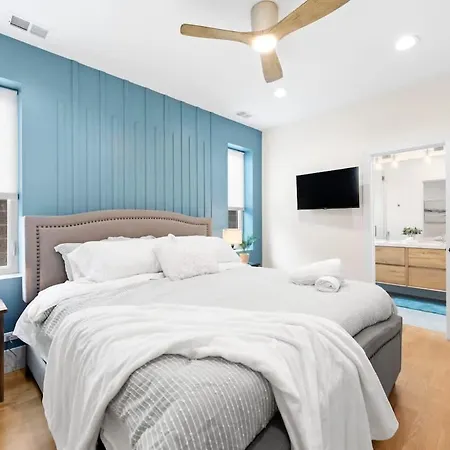 Comfy 3-bd Near United Center With Balcony Apartment