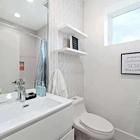 Comfy 3-bd Near United Center With Balcony Apartment *