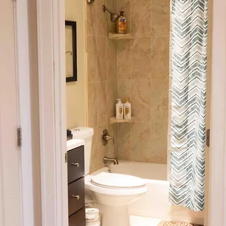 Apartment 2level Duplex With Jaccuzi-gem In 4bd&3ba *
