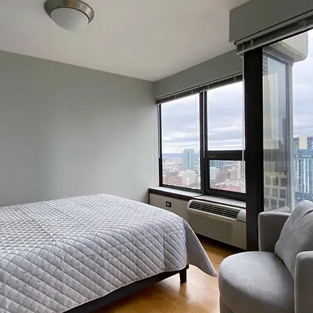 Apartment River North Magnificent Mile Condo, And Views, 43rd Floor Corner, Parking Included! *