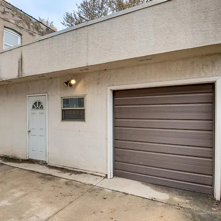 Holiday home 6 Mi To Dtwn: Dog-friendly W/ Hot Tub!