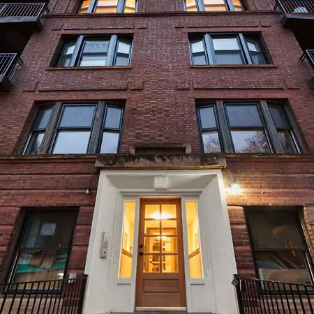 Apartment Steps From Wrigley Field And Michigan Chicago