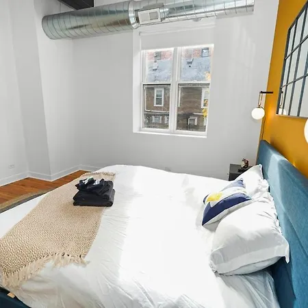 Apartment Pilsen 6br Getaway With Game Room, Gym & Paid Parking Near Soldier Field & Mccormick Place Chicago
