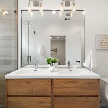 Apartment Comfy 3-bd Near United Center With Balcony Chicago