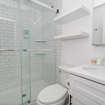 Modern 4br Pilsen Retreat Near Illinois Medical District & Downtown *