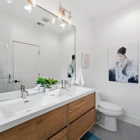 Apartment Comfy 3-bd Near United Center With Balcony *