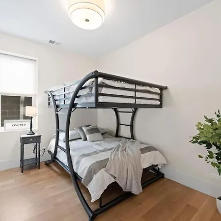 Comfy 3-bd Near United Center With Balcony *
