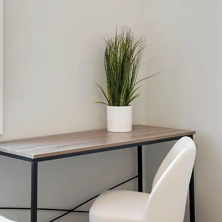 Apartment Modern By Med District With Parking & Laundry *